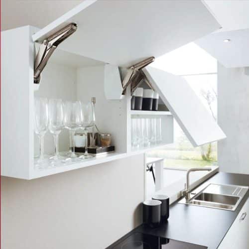 Ảnh thực tế bộ tay nâng FREE FLAP 3.15 Hafele 493.05.850 nắp trắng