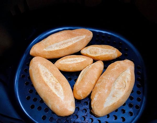 Cách làm bánh mì bằng nồi chiên không dầu 6 Thành quả sau nướng bánh bằng nồi chiên không dầu