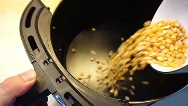 Cách làm bắp rang bơ bằng nồi chiên không dầu 2 Cách làm bắp rang bơ bằng nồi chiên không dầu