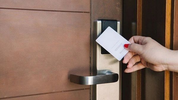 Khóa Hàele mở bằng thẻ từ