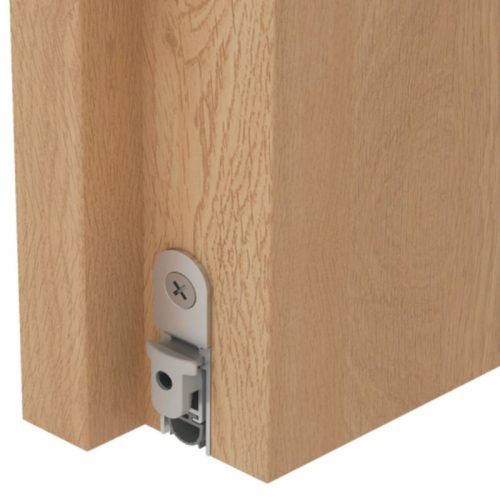 Ảnh thực tế thanh chắn bụi tự động 833 mm Hafele 950.45.015