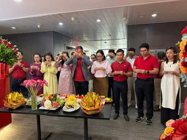 CEO Häfele Việt Nam chúc mừng năm mới Hệ thống Phân phối nhân dịp khai xuân Bính Ngọ 2026 3 hình ảnh ceo và nhân viên hafele khai xuân bính ngọ 2026